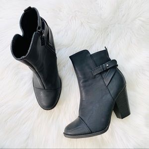 Lulu’s Breckelles Black Ankle Booties